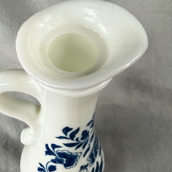 Vintage White Ceramic Container Bud Vase Blue Floral Design, Handle. Avon. - Picture 13 of 16
